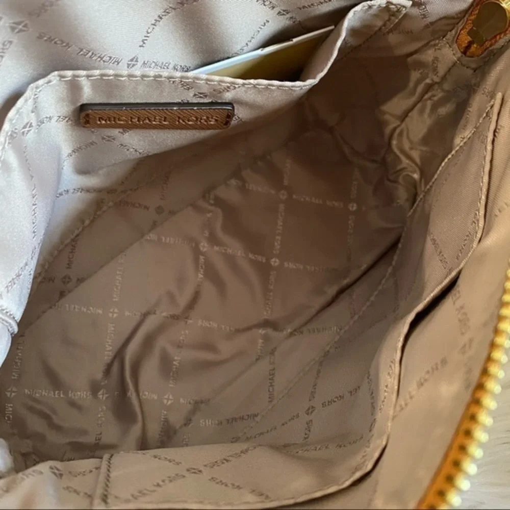 New Michael Kors Jet Set Travel Medium Logo Dome Crossbody Bag - Picture 13 of 13